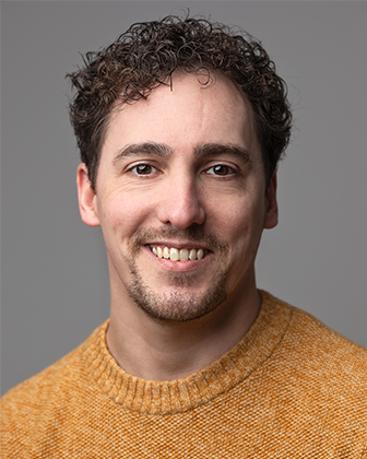 Headshot © Asun Olivan Photography