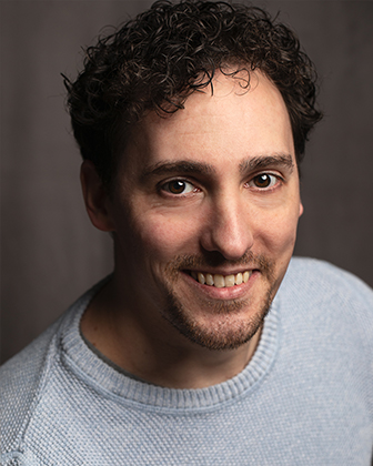 Headshot © Asun Olivan Photography